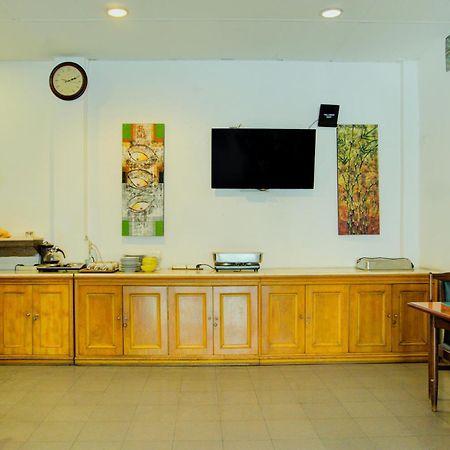 Townhouse Oak Palembang Near Jembatan Ampera Formerly Azzura Hotel Exterior photo