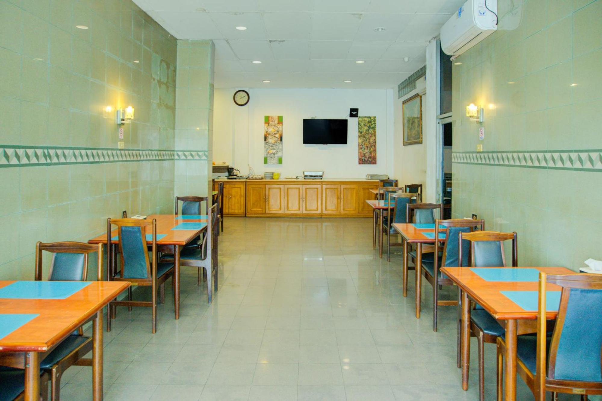 Townhouse Oak Palembang Near Jembatan Ampera Formerly Azzura Hotel Exterior photo