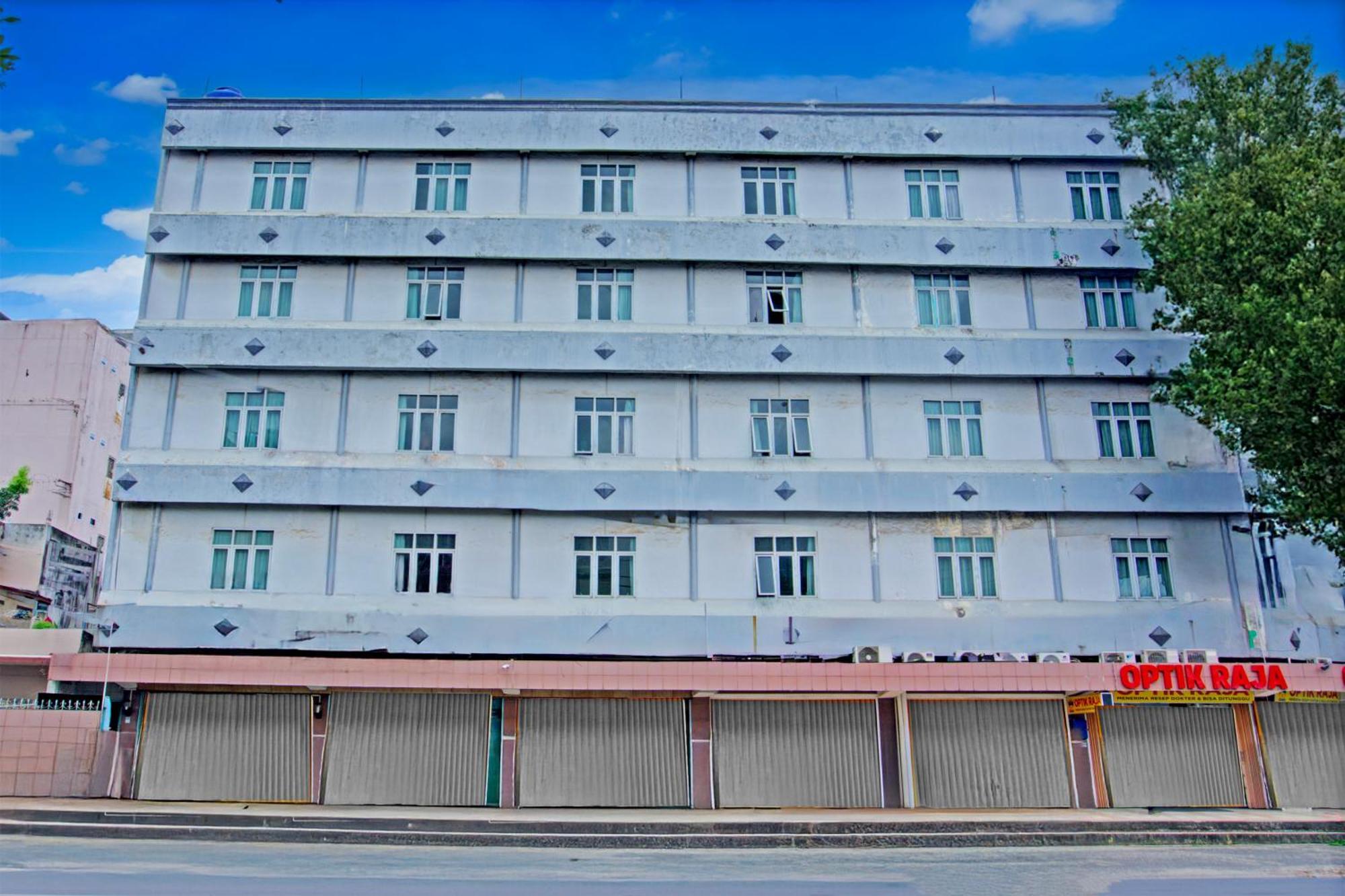Townhouse Oak Palembang Near Jembatan Ampera Formerly Azzura Hotel Exterior photo