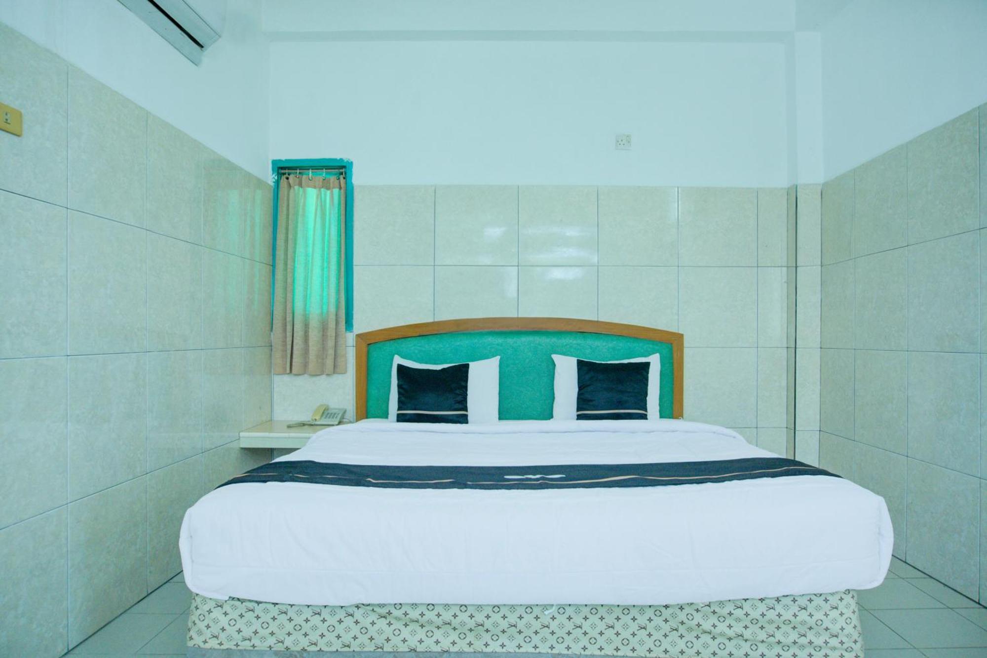 Townhouse Oak Palembang Near Jembatan Ampera Formerly Azzura Hotel Exterior photo