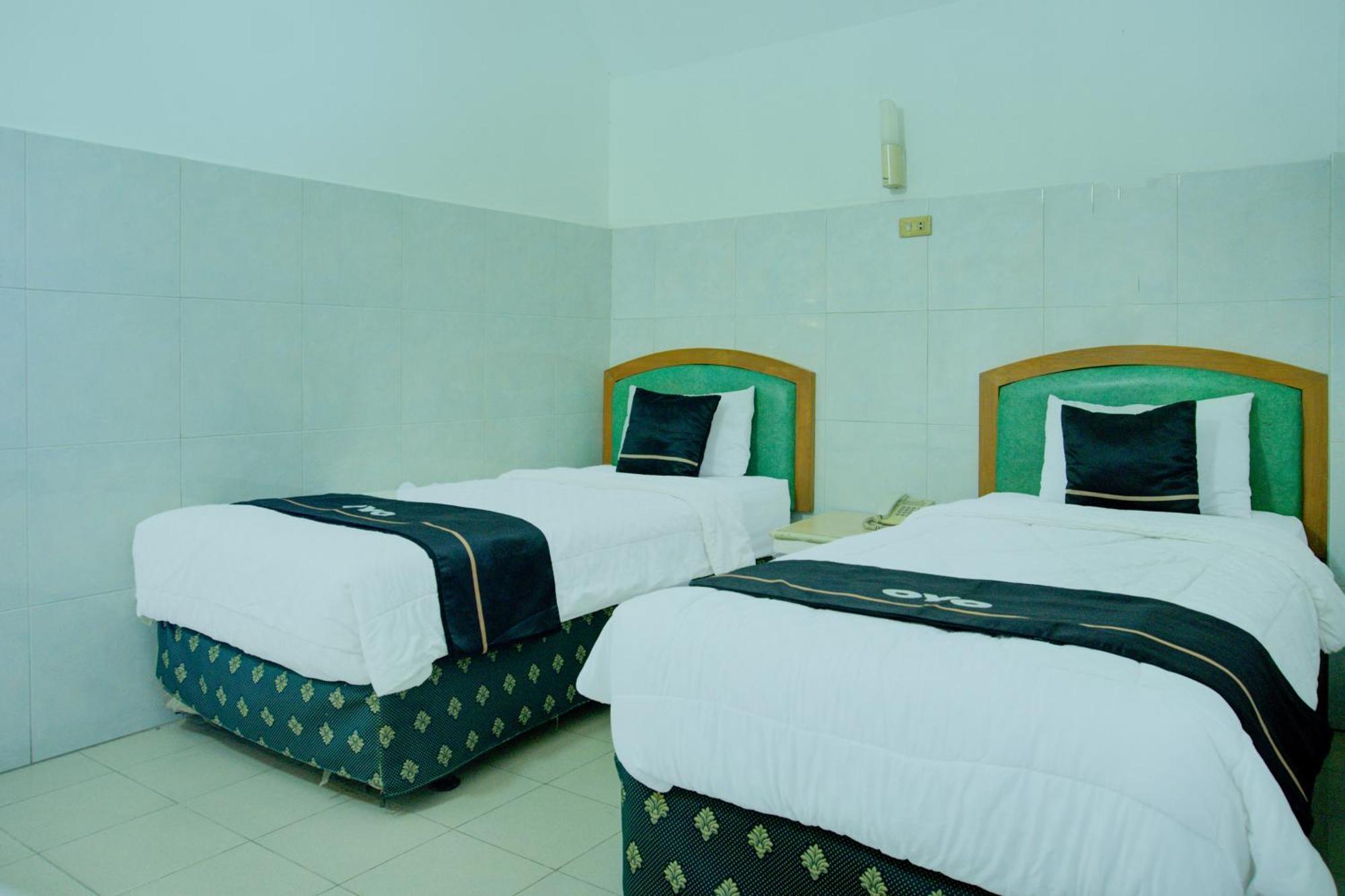 Townhouse Oak Palembang Near Jembatan Ampera Formerly Azzura Hotel Exterior photo