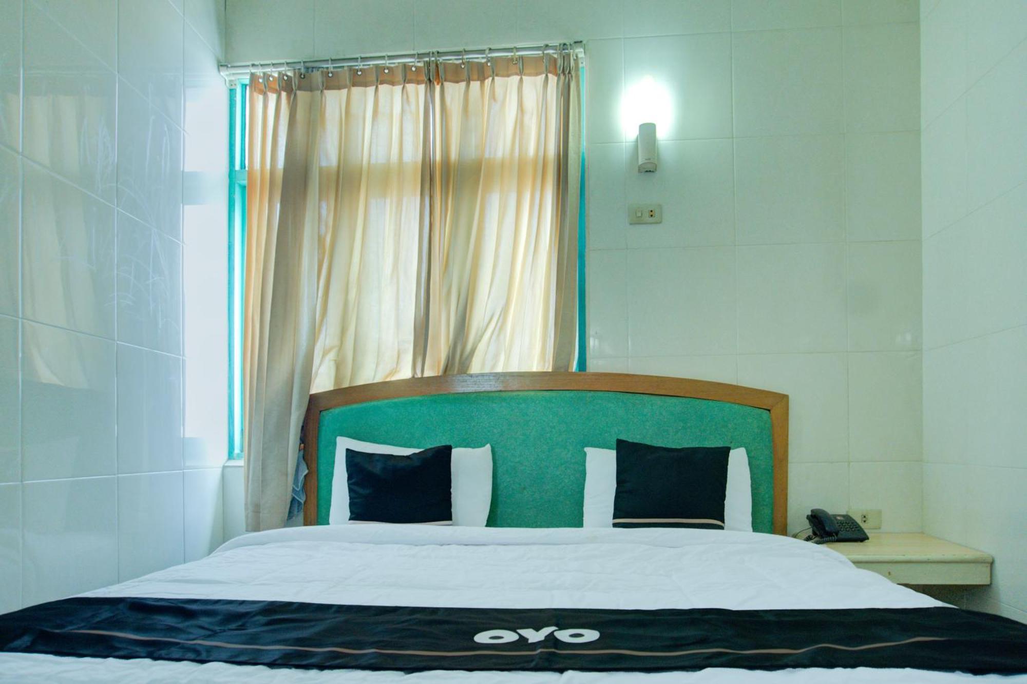 Townhouse Oak Palembang Near Jembatan Ampera Formerly Azzura Hotel Exterior photo