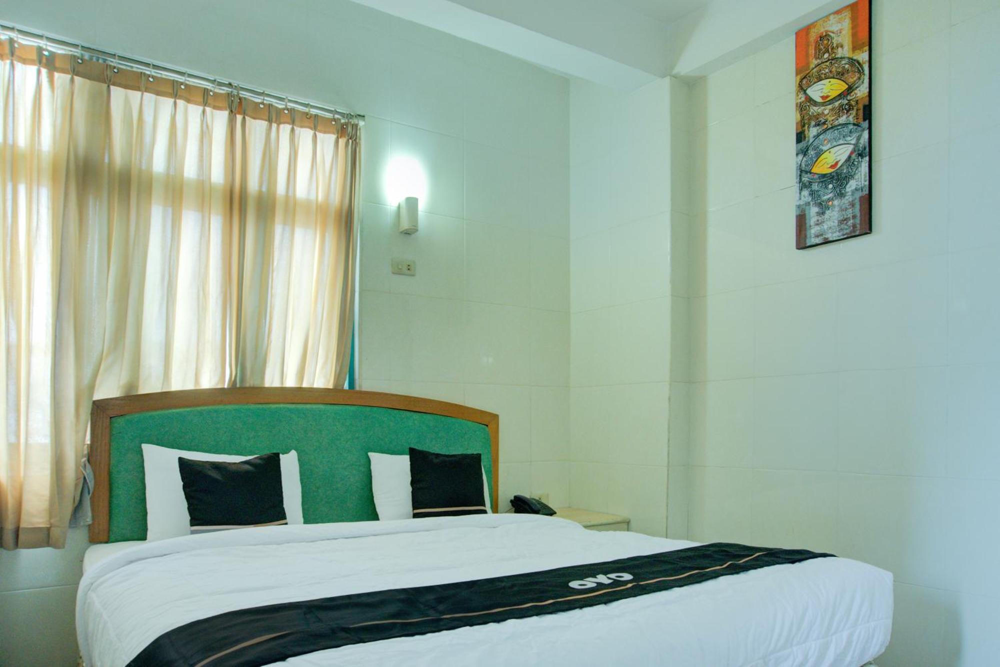 Townhouse Oak Palembang Near Jembatan Ampera Formerly Azzura Hotel Exterior photo
