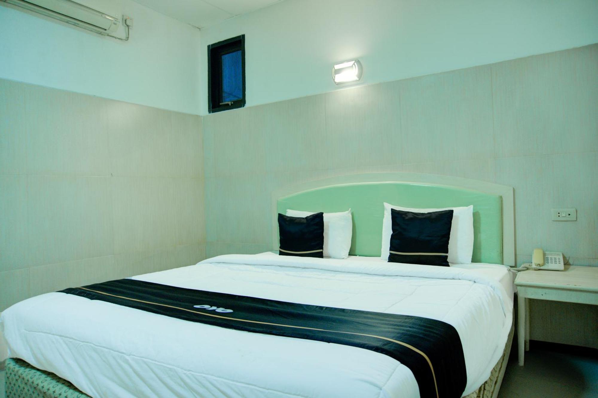 Townhouse Oak Palembang Near Jembatan Ampera Formerly Azzura Hotel Exterior photo