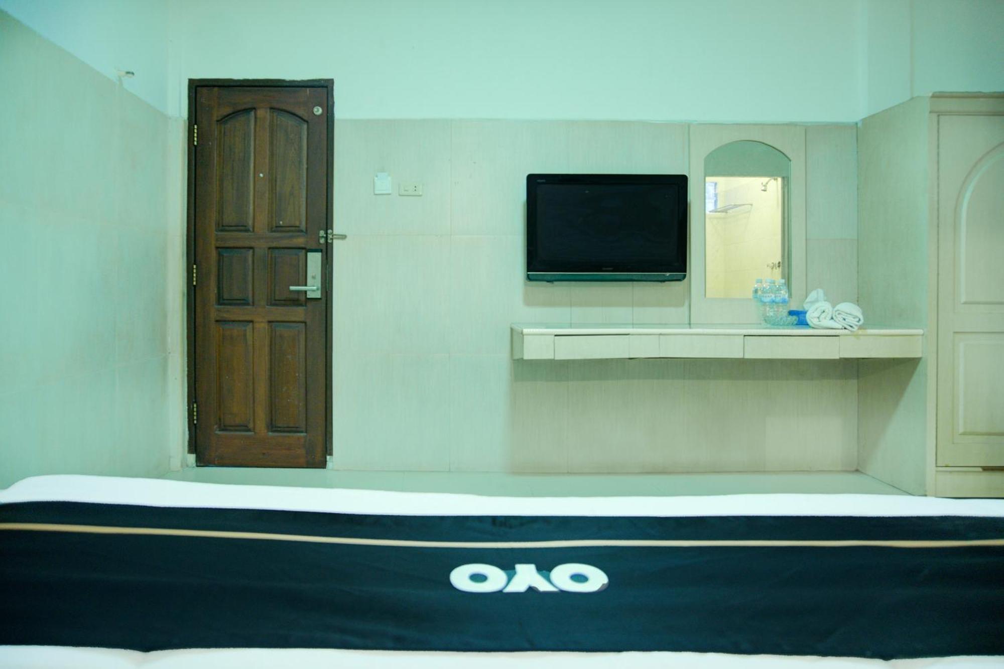 Townhouse Oak Palembang Near Jembatan Ampera Formerly Azzura Hotel Exterior photo